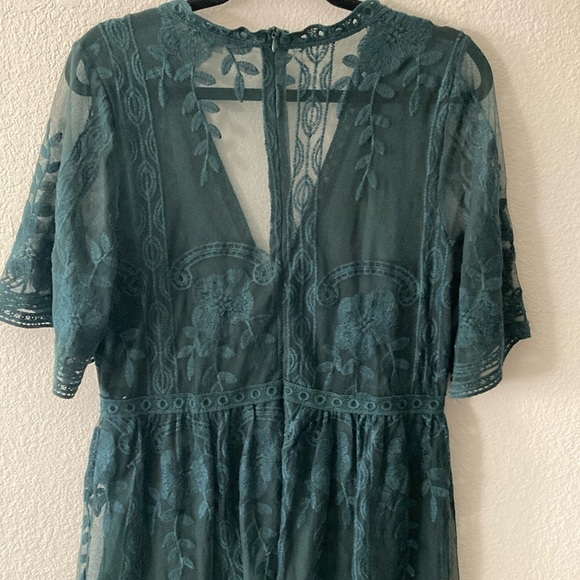 Haute Monde Emerald Green Lace/Embroidered V-Neck Dress - Picture 3 of 5